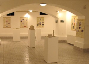 “Tumbas”. Exposición de reproducciones arqueológicas en Sarajevo (Bosnia-Herzegovina)