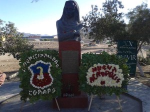 La Ilustre Municipalidad de Copiapó y Nueva Acrópolis ofrecieron arreglos florales a la imagen del filósofo mártir. 