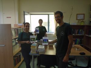 Donación de libros al hospital universitario de la ciudad (Larissa, Grecia)