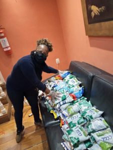 Campaña de donación de ropas de abrigo y alimentos a una guardería (Porto Alegre/RS, Brasil)