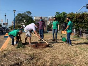 La Secretaría Municipal de Medio Ambiente (SEMEA) invita a Nueva Acrópolis a participar en una siembra (Varginha/MG, Brasil)