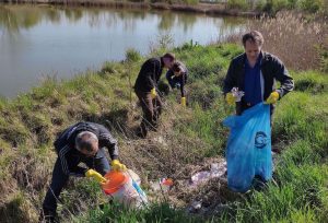 Connecting with Nature – cleaning of a pond in Győr, Hungary