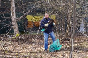 Cleaning the park in Saint-Petersburg
