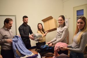 Recogida de ropa de abrigo para los necesitados (Belgrado, Serbia)