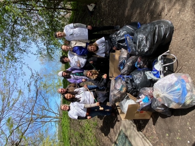We gathered to collect rubbish in a park in Copenhagen to take part in the International Mother Earth Day. By joined effort we collected 61 kg rubbish.