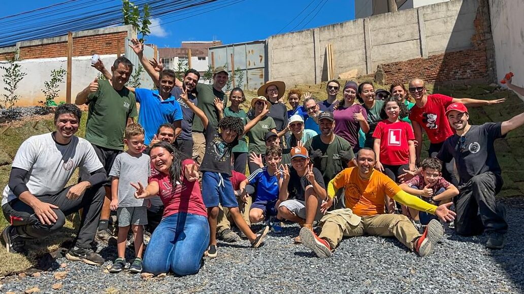 Voluntarios de Nueva Acrópolis Cuiabá (MT) plantaron plántulas como acción durante la Semana de la Tierra