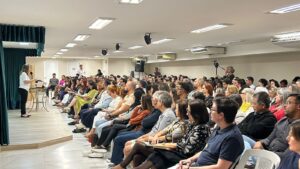 Lúcia Helena Galvão's lecture raises funds for flood victims in Rio Grande do Sul