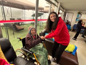 We celebrate Father’s Day with a visit to several nursing homes (Peru)