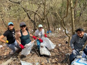 Recogida de basura en área forestal (Guatemala, Guatemala)