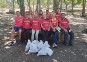 ‘Cleaning while walking’… in Coruxo Forest Park (Vigo, Spain)