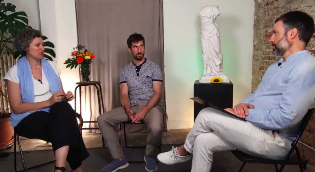 Can we be happy in a world of crisis ?