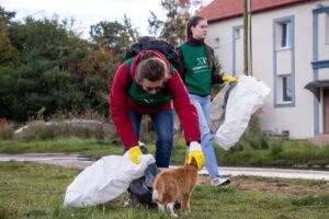Jornada de limpieza y reforestación en el Cordón del Vístula (Kaliningrado, Rusia)